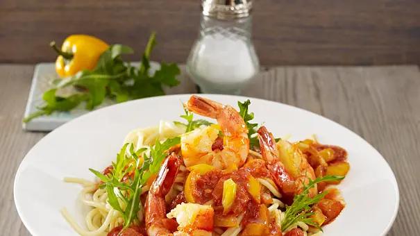 Pasta mit Garnelen und Paprikasoße Rezept - Foto: LECKER @ Bauer Media Group
