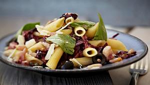 Pasta mit Radicchio und Orangen-Kapern-Soße Rezept - Foto: House of Food / Bauer Food Experts KG