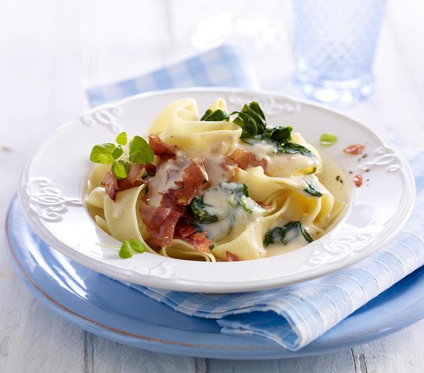 Pasta mit Ricotta-Spinat-Schinkensoße Rezept