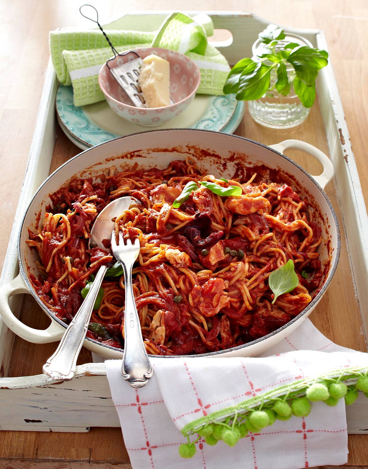 Pasta mit Tomaten-Thunfisch-Sugo Rezept