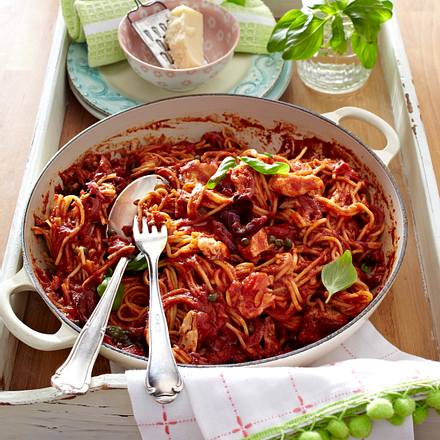 Pasta mit Tomaten-Thunfisch-Sugo Rezept Pasta mit Tomaten-Thunfisch-Sugo Rezept