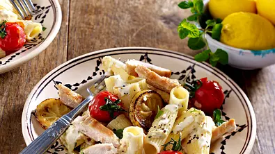 Pasta mit Zitronensoße und Hähnchen Rezept - Foto: LECKER @ Bauer Media Group