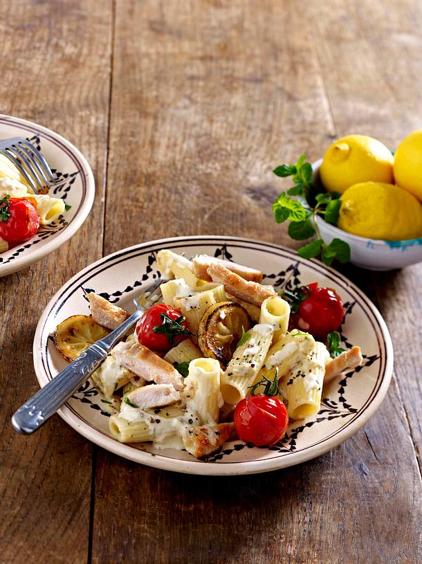 Pasta mit Zitronensoße und Hähnchen