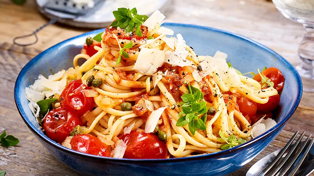Pasta Piccante mit Kapern-Soße - Foto: LECKER @ Bauer Media Group Pasta Piccante mit Kapern-Soße - Foto: LECKER @ Bauer Media Group