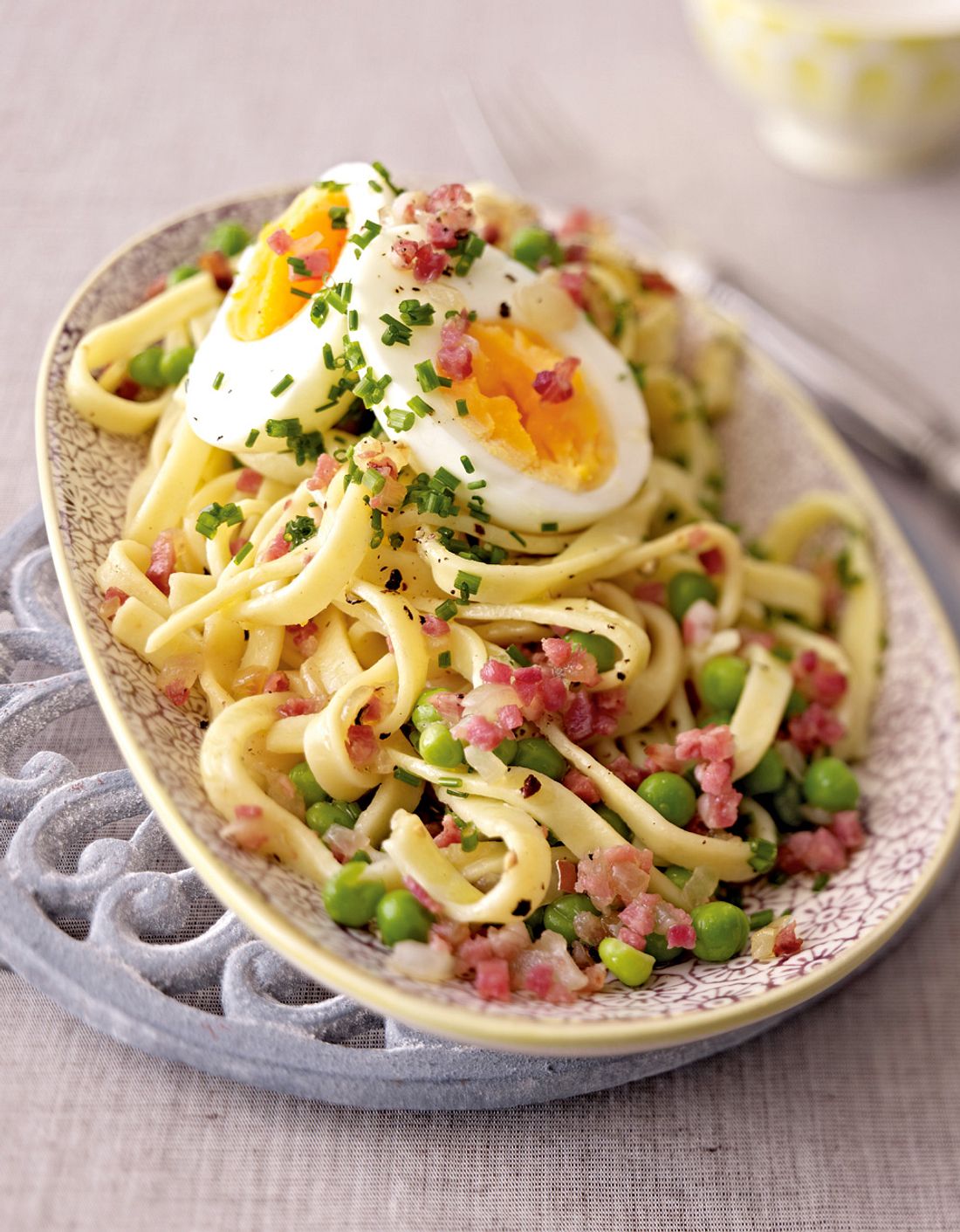 Pasta Pronto mit Pfefferbutter und Ei Rezept | LECKER