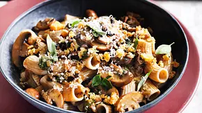 Pasta pronto mit Pilzen und Kräuterbröseln Rezept - Foto: LECKER @ Bauer Media Group Pasta pronto mit Pilzen und Kräuterbröseln Rezept - Foto: LECKER @ Bauer Media Group