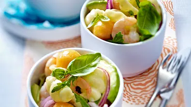 Pasta-Salat mit Garnelen, Honigmelone und Avocado Rezept - Foto: LECKER @ Bauer Media Group