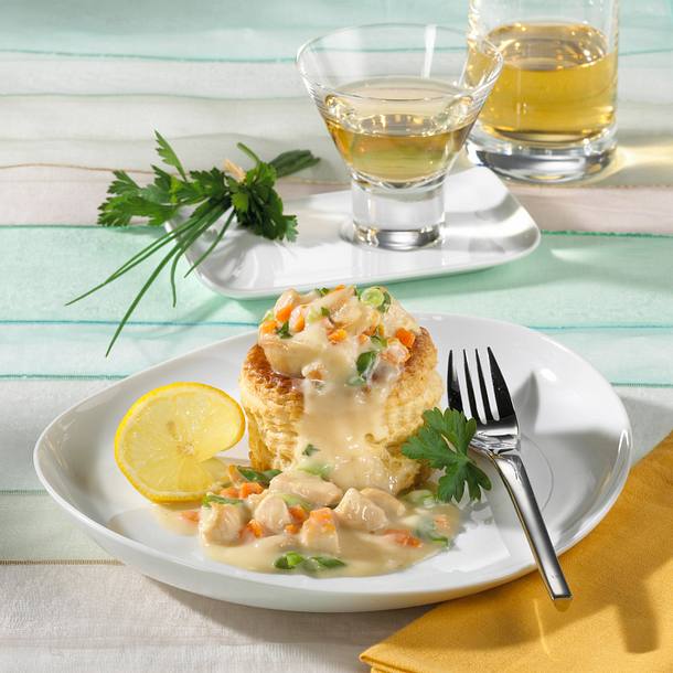 Pastetchen mit Geflügel-Sherry-Rahm Rezept Pastetchen mit Geflügel-Sherry-Rahm Rezept