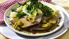 Pasticada (Dalmatinischer Rinderbraten) mit Mangold und Salzkartoffeln Rezept - Foto: LECKER @ Bauer Media Group