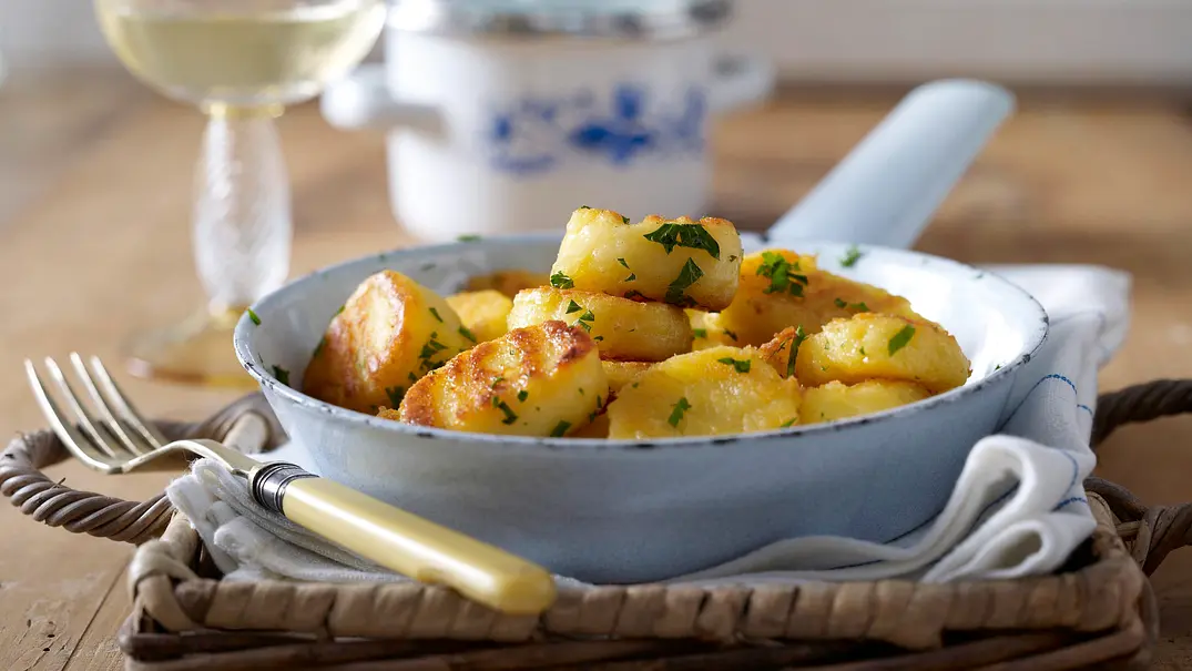 Pastinaken-Gnocchi in Petersilienbutter Rezept - Foto: LECKER @ Bauer Media Group