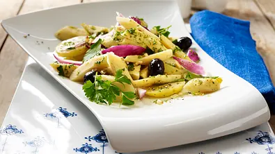 Pastinaken-Kartoffel-Salat mit Petersilienpesto Rezept - Foto: LECKER @ Bauer Media Group