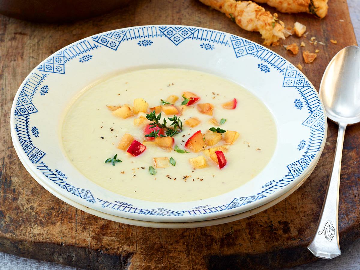 Pastinakencremesuppe mit Apfelgröstl Rezept