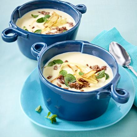 Pastinakencremesuppe mit Beefsteak-Hack-Topping Rezept Pastinakencremesuppe mit Beefsteak-Hack-Topping Rezept
