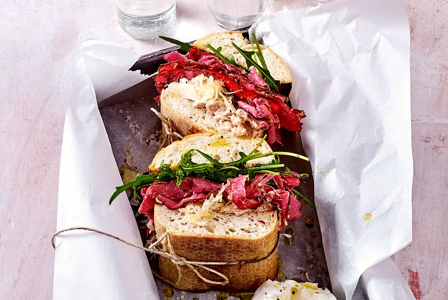 Pastrami-Sandwich „Let’s bite away“ Rezept Pastrami-Sandwich „Let’s bite away“ Rezept