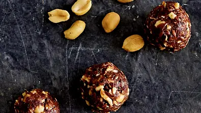 Peanut-Schoko-Balls Rezept - Foto: LECKER @ Bauer Media Group