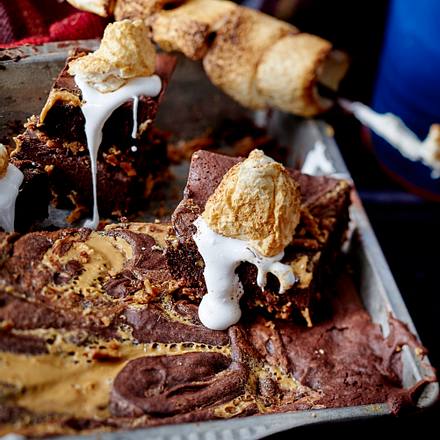 Peanutbutter-Brownies mit roasted Marshmallows Rezept