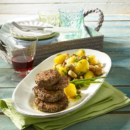 Pellkartoffel-Salat mit Pfeffer-Hacksteak Rezept