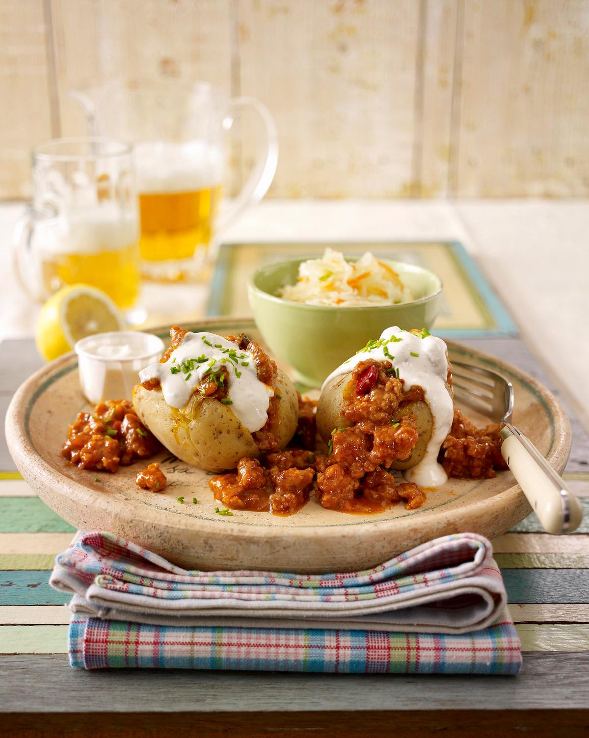 Pellkartoffeln mit Barbecue-Mett und Sour Cream Rezept