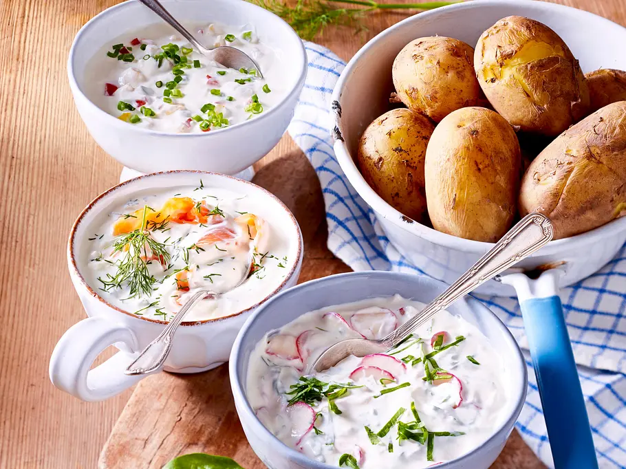 Pellkartoffeln mit dreierlei frischen Dips Rezept Pellkartoffeln mit dreierlei frischen Dips Rezept