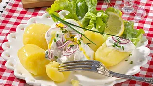 Pellkartoffeln mit Quark Rezept - Foto: LECKER @ Bauer Media Group Pellkartoffeln mit Quark Rezept - Foto: LECKER @ Bauer Media Group