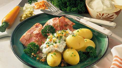 Pellkartoffeln mit Sülze und Joghurt-Remoulade Rezept - Foto: Neckermann