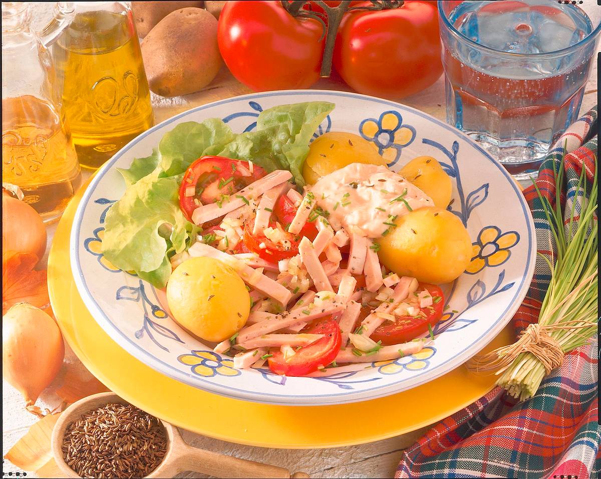 Pellkartoffeln mit Wurstsalat Rezept