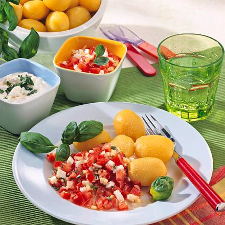 Pellkartoffeln mit zweierlei Dip Rezept Pellkartoffeln mit zweierlei Dip Rezept