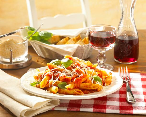 Penne Arrabiata mit geriebenem Parmesan Rezept Penne Arrabiata mit geriebenem Parmesan Rezept