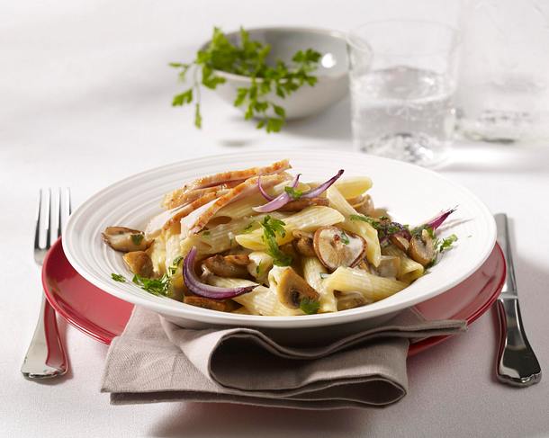 Penne in Pilzsahne mit Hähnchenfilet Rezept Penne in Pilzsahne mit Hähnchenfilet Rezept
