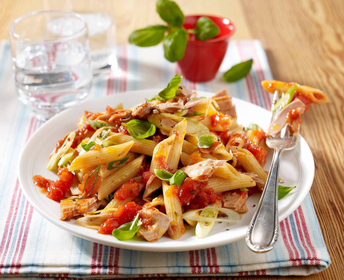 Penne in Thunfisch-Tomatensoße Rezept