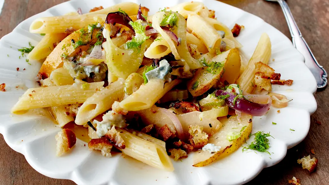Penne mit Birnen und Fenchel in Gorgonzola-Wein-Soße Rezept - Foto: LECKER @ Bauer Media Group Penne mit Birnen und Fenchel in Gorgonzola-Wein-Soße Rezept - Foto: LECKER @ Bauer Media Group