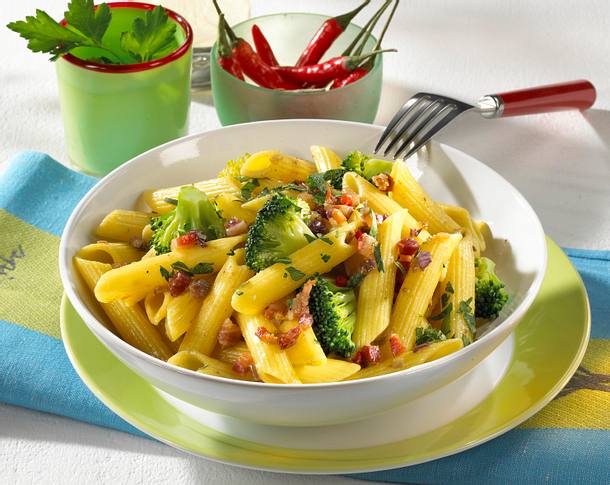 Penne mit Broccoli, Speck und Sardellenfilets Rezept Penne mit Broccoli, Speck und Sardellenfilets Rezept
