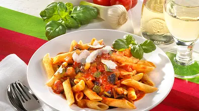Penne mit Gemüse-Soße Rezept - Foto: LECKER @ Bauer Media Group