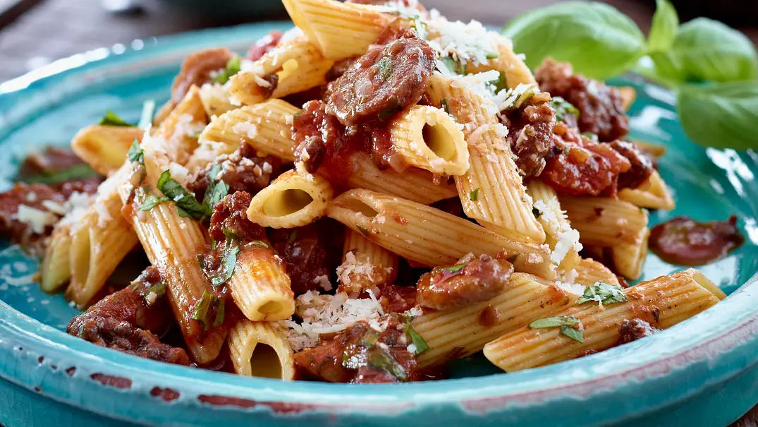 Penne mit Hack und Salsicce Rezept - Foto: LECKER @ Bauer Media Group Penne mit Hack und Salsicce Rezept - Foto: LECKER @ Bauer Media Group