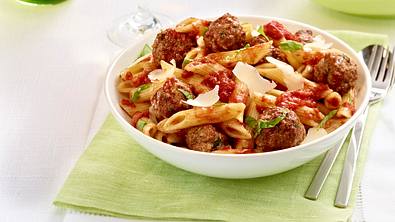 Penne mit Hackbällchen Rezept - Foto: LECKER @ Bauer Media Group