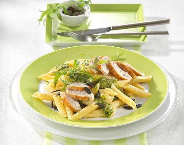 Penne mit Hähnchenfilet und Pesto Rezept