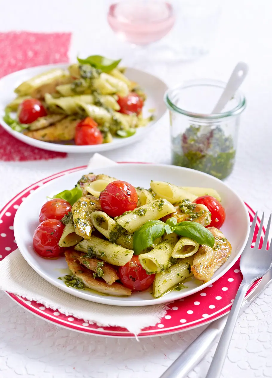 Penne mit Hähnchen und Pesto Rezept