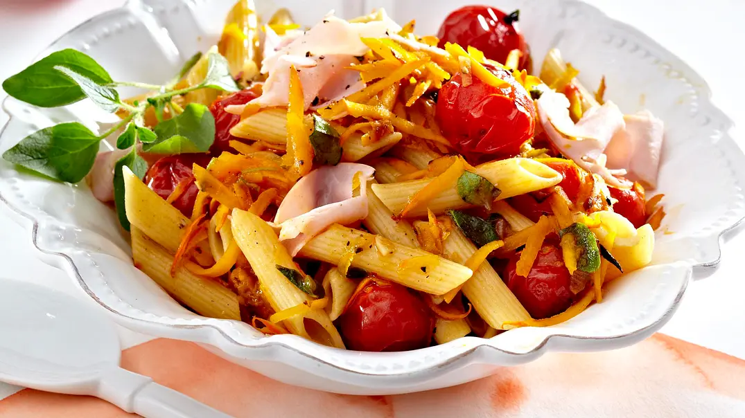 Penne mit Kürbis-Tomaten-Ragout Rezept - Foto: LECKER @ Bauer Media Group Penne mit Kürbis-Tomaten-Ragout Rezept - Foto: LECKER @ Bauer Media Group
