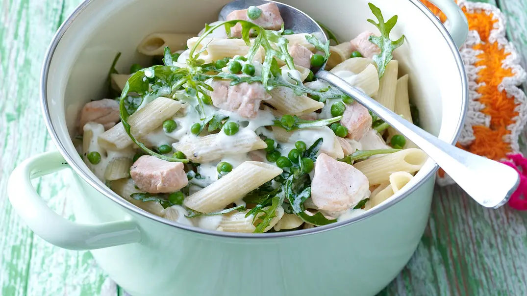 Penne mit Lachs und Rucola Rezept - Foto: LECKER @ Bauer Media Group Penne mit Lachs und Rucola Rezept - Foto: LECKER @ Bauer Media Group