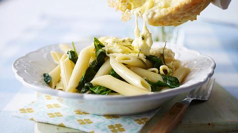 Penne mit Ofenkäse Rezept - Foto: House of Food / Bauer Food Experts KG