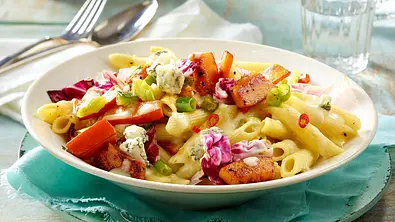 Penne mit Radicco-Kürbisgemüse und Gorgonzola-Soße Rezept - Foto: LECKER @ Bauer Media Group