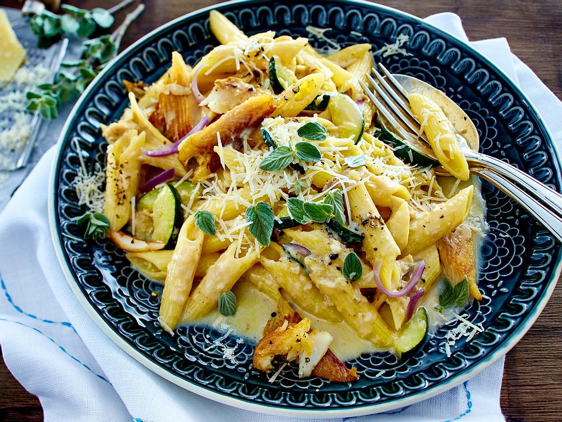 Penne mit Räucherforellen-Carbonara Rezept Penne mit Räucherforellen-Carbonara Rezept