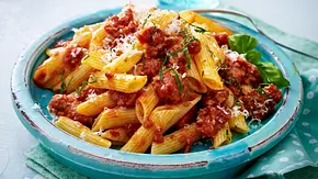 Penne mit schneller Salsicce-Tomatensoße Rezept - Foto: LECKER @ Bauer Media Group