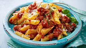 Penne mit schneller Salsicce-Tomatensoße Rezept - Foto: House of Food / Bauer Food Experts KG