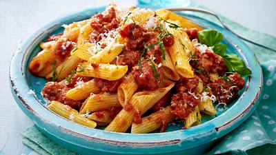 Penne mit schneller Salsicce-Tomatensoße Rezept - Foto: LECKER @ Bauer Media Group