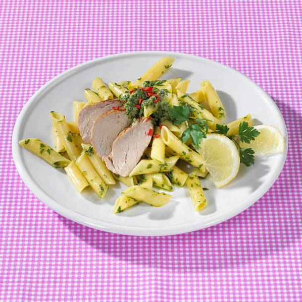 Penne mit Schweinefilet und Salsa Verde Rezept Penne mit Schweinefilet und Salsa Verde Rezept