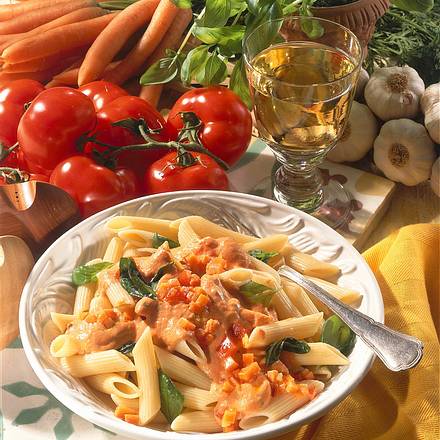 Penne mit Tomaten-Möhren-Soße Rezept Penne mit Tomaten-Möhren-Soße Rezept