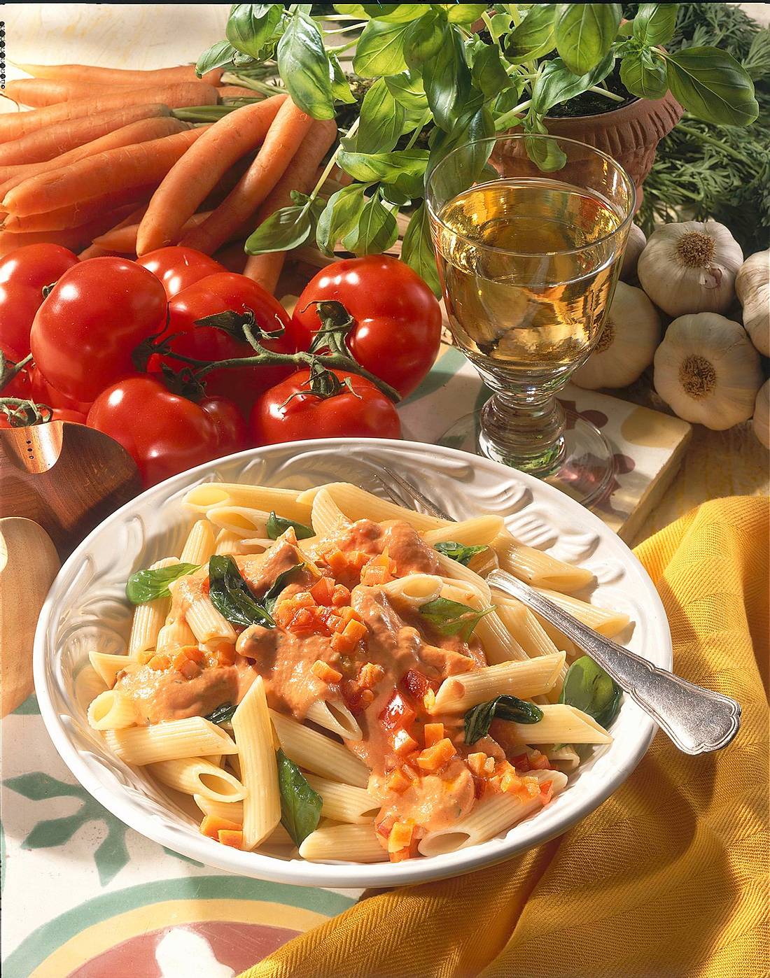 Penne mit Tomaten-Möhren-Soße Rezept | LECKER