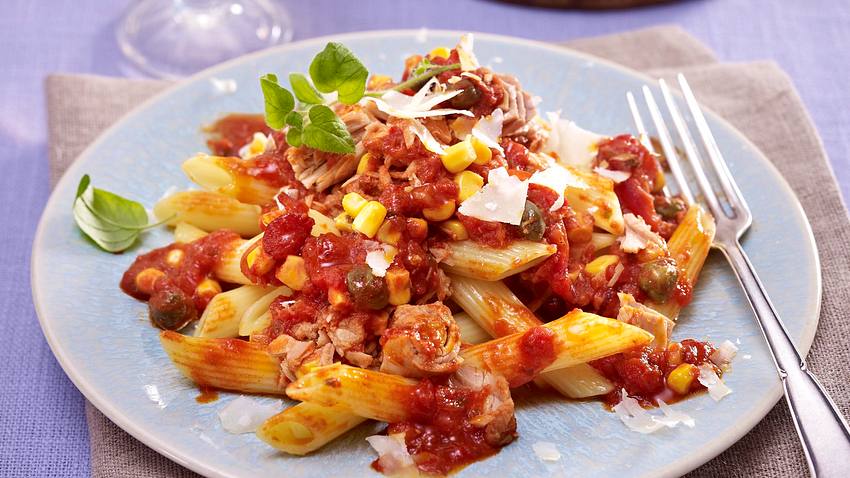 Penne pronto mit Thunfisch-Mais-Tomatensoße Rezept - Foto: House of Food / Bauer Food Experts KG