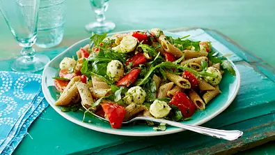 Penne-Salat mit Zitronen-Pesto Rezept - Foto: LECKER @ Bauer Media Group